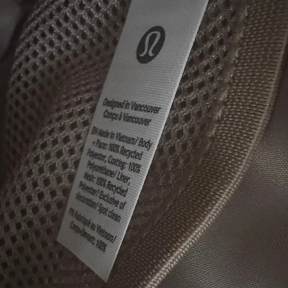 👜 Lululemon Everywhere Belt Bag – L Monogram Jacquard NWT - Picture 6 of 9